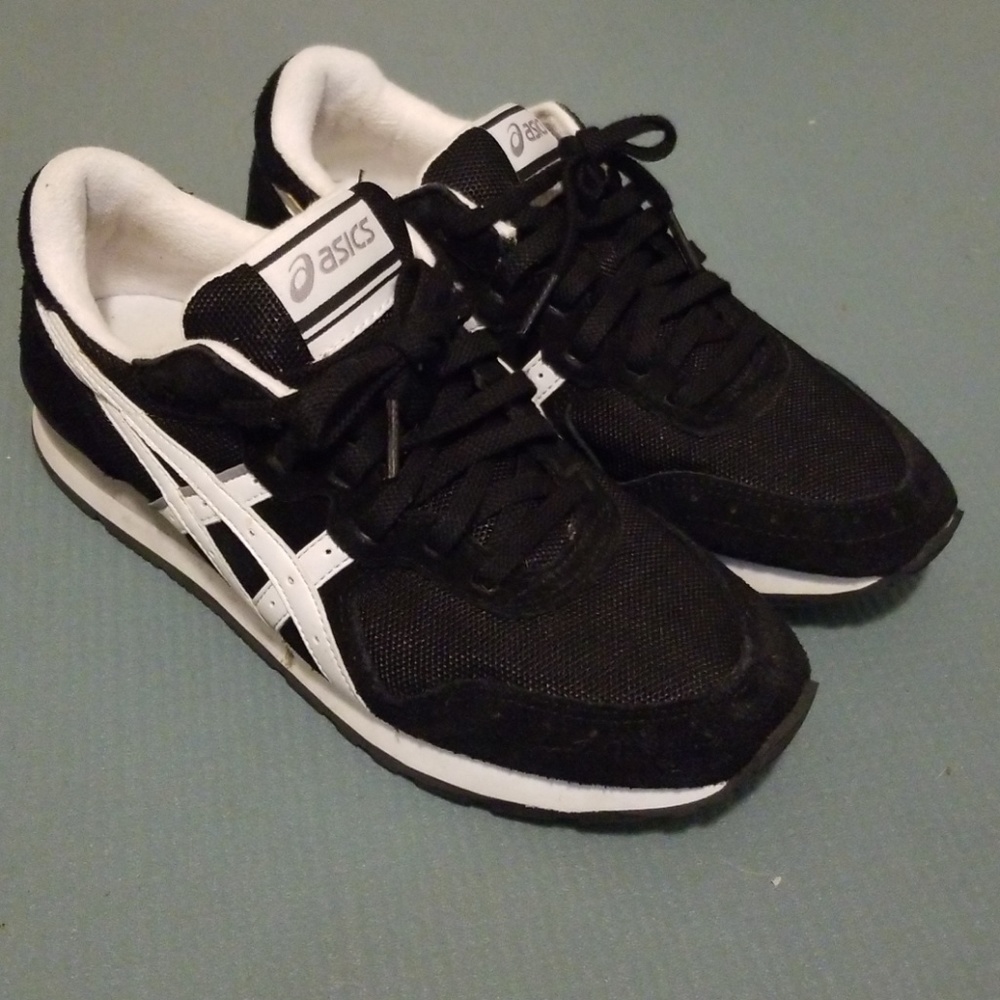 Asics Women's casual Sneakers Size 7.5